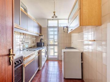 Apartamento T2 em Santo António dos Cavaleiros, Loures