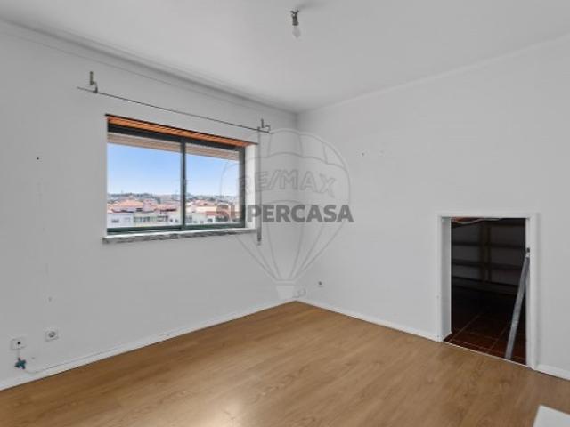 Apartamento T2 em Santo Onofre e Serra do Bouro