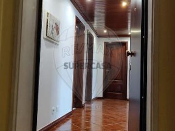 Apartamento T2 em Sobral de Monte Agraço