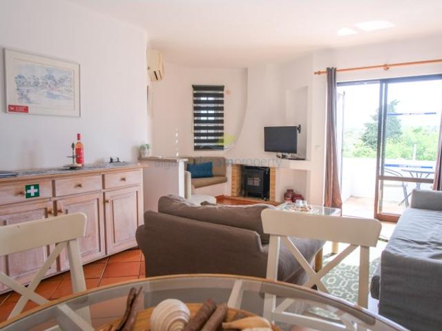 Apartamento T2 Espaçoso com Varandas, Piscinas e Licença AL