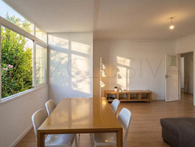 Apartamento T2, Estoril, junto à Praia