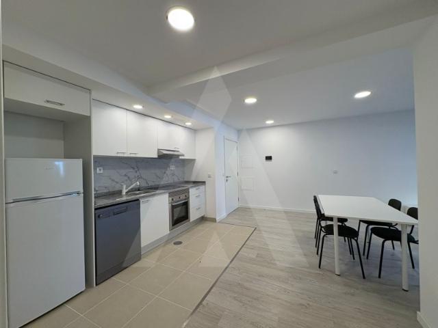 Apartamento T2 equipado e mobilado junto ao C.C. Glicinias!