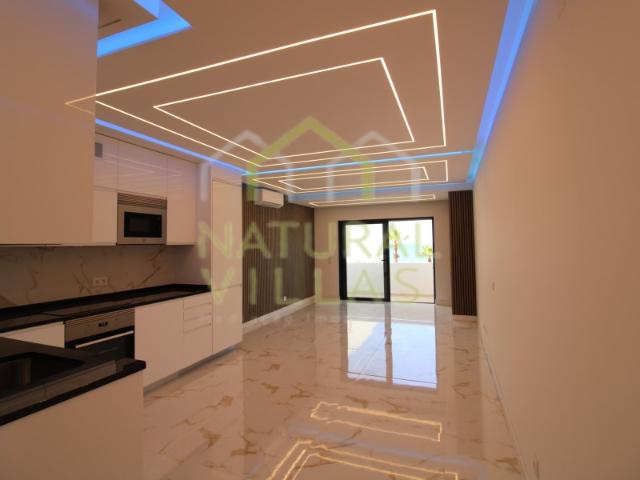 Apartamento T2 Moderno Frente Mar, Quarteira