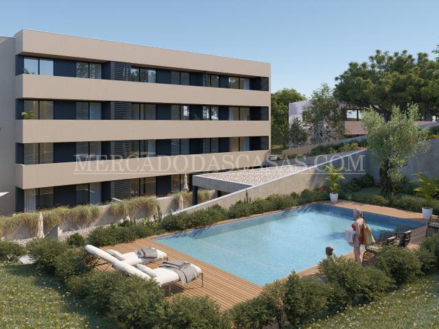 Apartamento T2, grande varanda e piscina exterior, Valadares