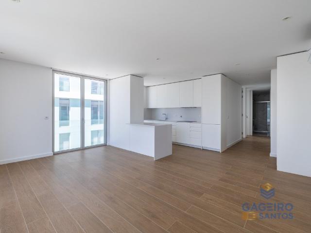Apartamento T2 inserido em condomínio de luxo na primeira li. 74m² São Martinho Do Porto