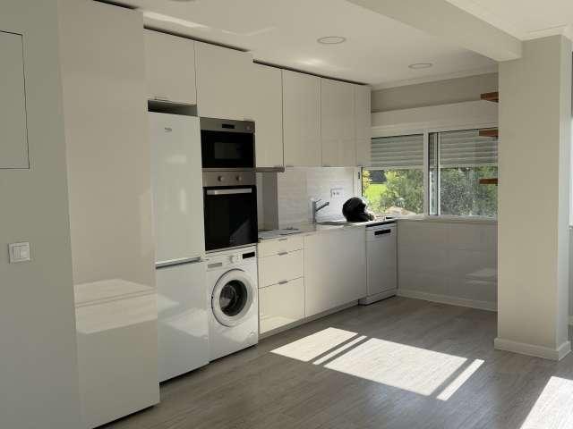 Apartamento T2 inteiro em Cruz Quebrada
