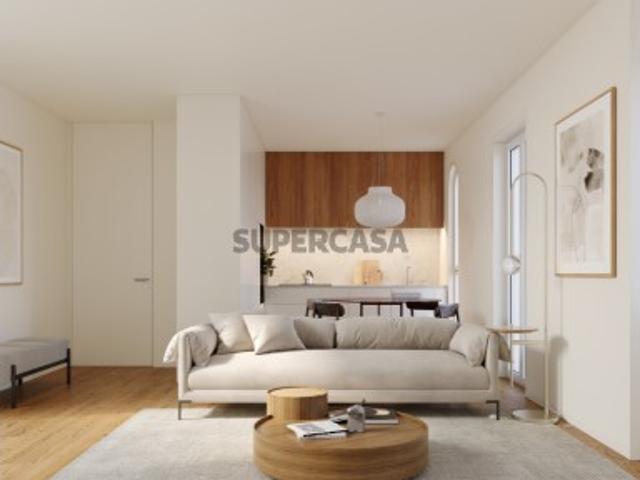 Apartamento T2 junto à Constituição