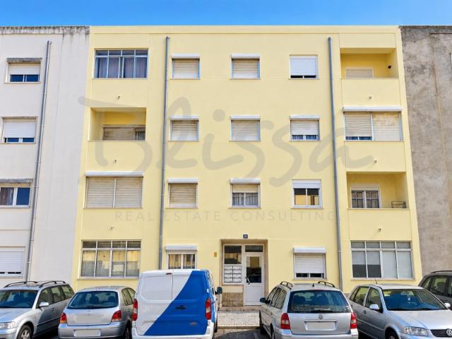 Apartamento T2 Junto à Estação de Rio de Mouro