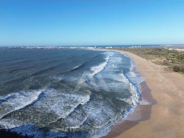 Apartamento T2 junto à Praia da Consolação