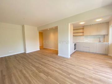 Apartamento T2 na Estrada da Luz, junto ao colégio Militar