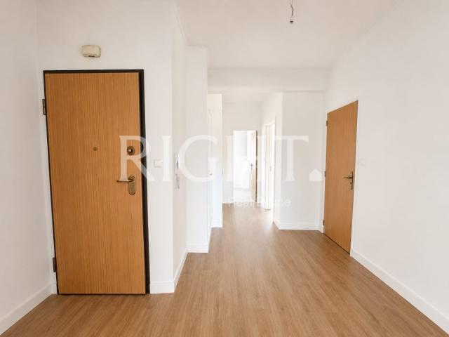 Apartamento T2 junto ao Colégio Colégio Militar em Carnide