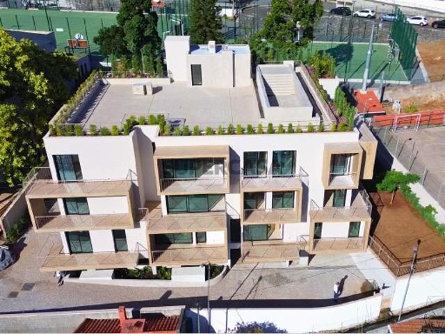 Apartamento T2 junto aos Barreiros em São Martinho