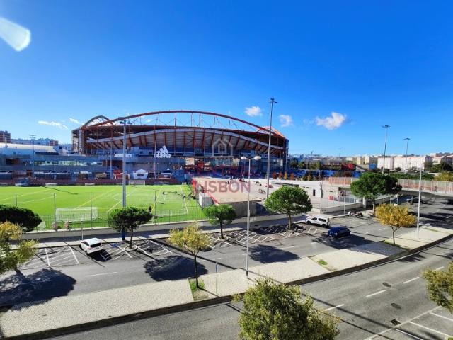 Apartamento T2 Lisboa Estádio do Benfica Estacionamento Venda