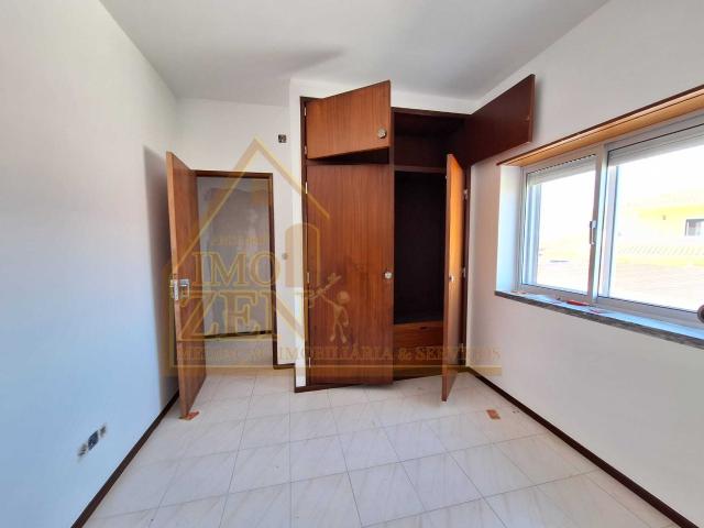 Apartamento T2 localizado em Alfeizerão