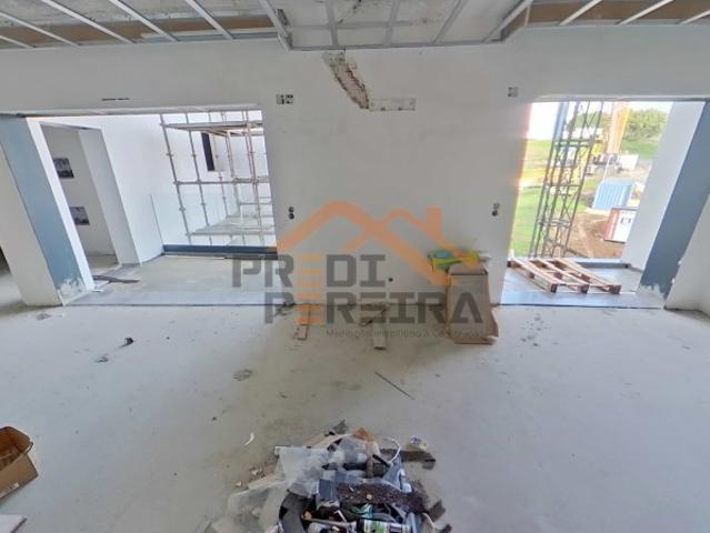 Apartamento T2, localizado em Santo António dos Cavaleiros