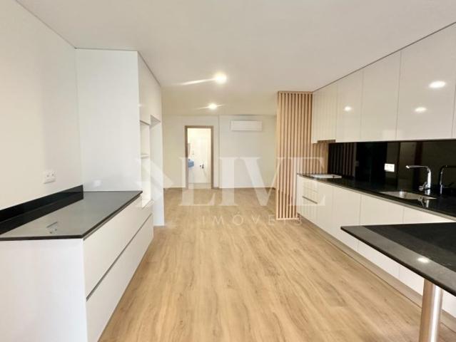 Apartamento T2 + Loja Comercial + Garagem Próx. ao Palácio do Gelo