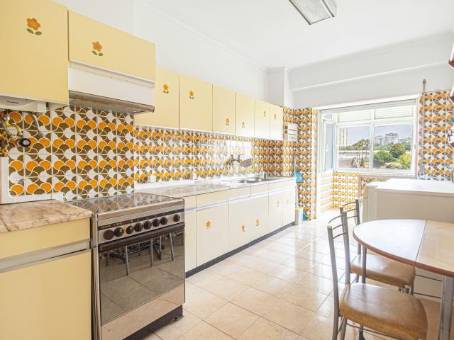 Apartamento T2 Lumiar c/ Arrecadação