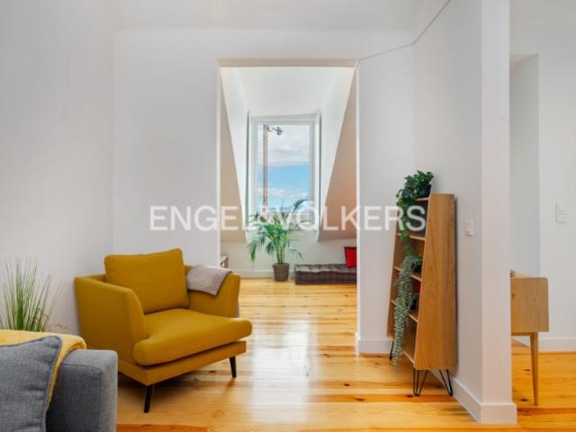Apartamento T2 Luminoso com Belas Vistas para o Rio