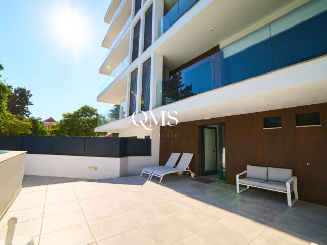 Apartamento T2 Luminoso Sem Mobília com Garagem & Piscina no Coração de Faro