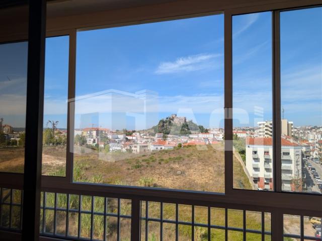 Apartamento T2 Magnífica vista panorâmica sobre a Quinta da Portela e Castelo Leiria