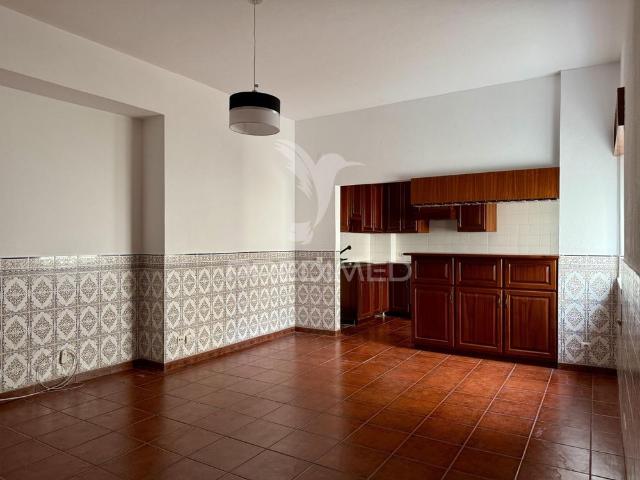 Apartamento t2 mira de aire, porto de mós