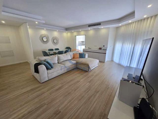Apartamento T2 Mobilado, com 3 Varandas | Urbanização Jardim da Amoreira, Ramada