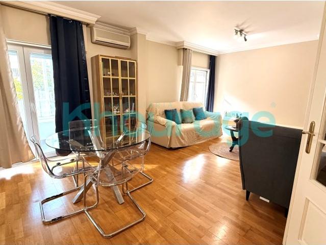 Apartamento T2 mobilado com Garagem Box a 500m do Metro