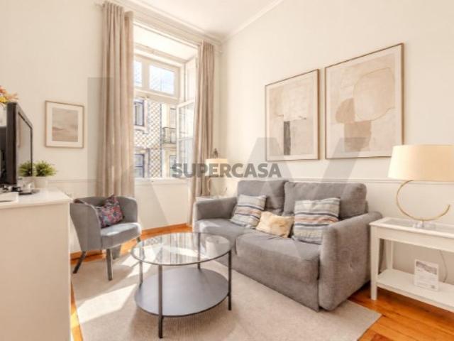 Apartamento T2 mobilado com excelente localização na Baixa Pombalina com licença AL