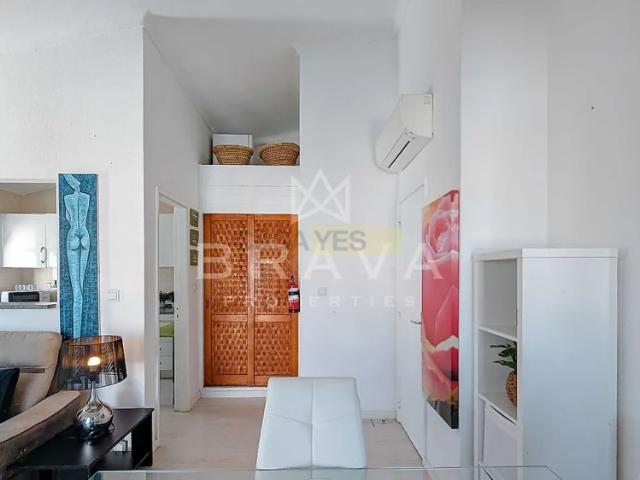 Apartamento T2 mobilado com piscina em Quarteira