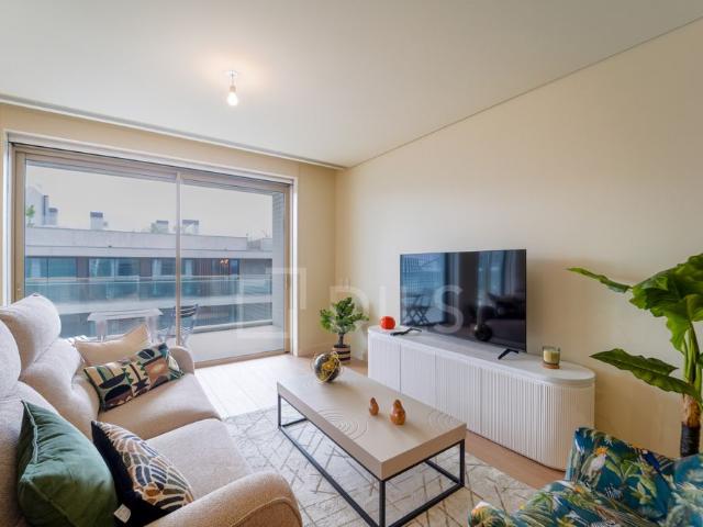 Apartamento T2 mobilado, com rooftop e vista mar, em Canidelo