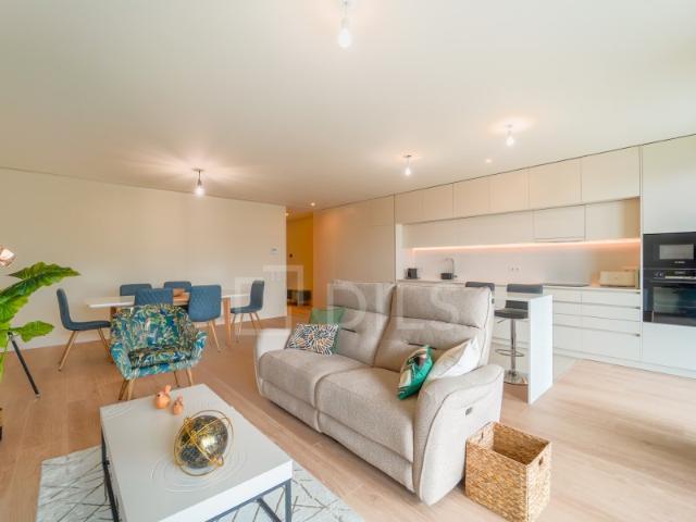 Apartamento T2 mobilado, com rooftop e vista mar, em Canidelo