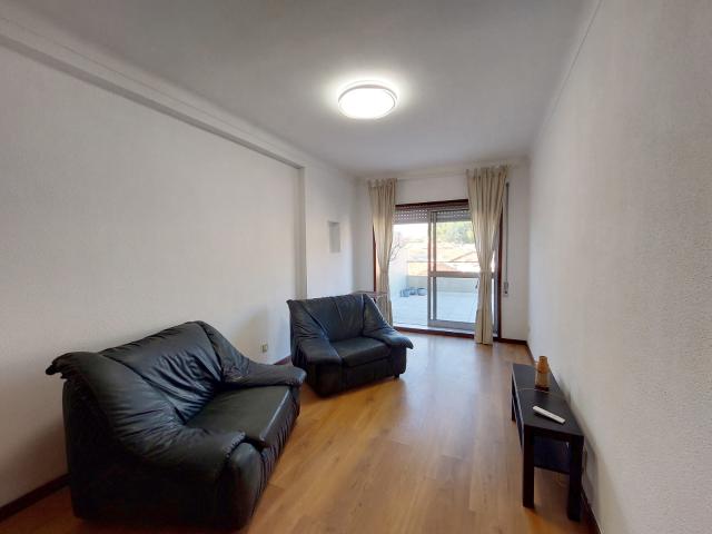 Apartamento T2, mobilado, com terraço e garagem, em Santo Ovidio Vila Nova de Gaia