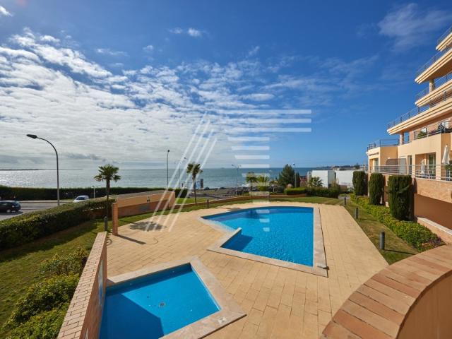 Apartamento T2 mobilado com varanda e vista frontal mar em condomínio privado com piscina, segurança, garagem