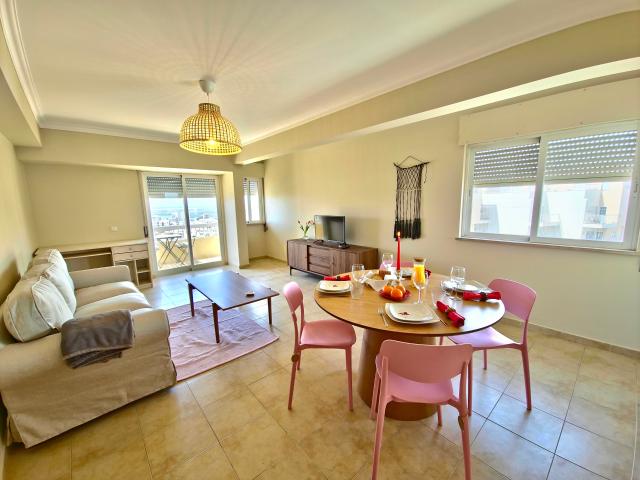 Apartamento T2 mobilado, com VISTA MAR e grandes varandas