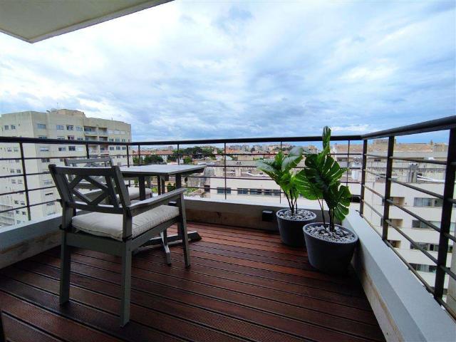 Apartamento T2 mobilado com vista mar para arrendar na Boavista, Porto