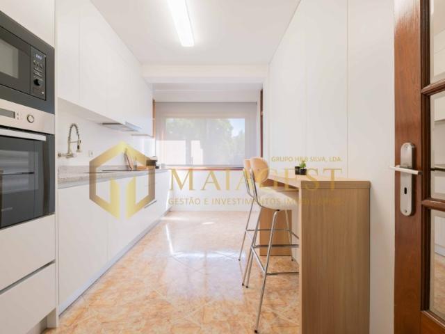 Apartamento T2 Mobilado e Equipado com Garagem e Arrumos em Fânzeres