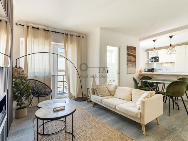 Apartamento T2 mobilado e equipado com Licença Al 80m² Santo António