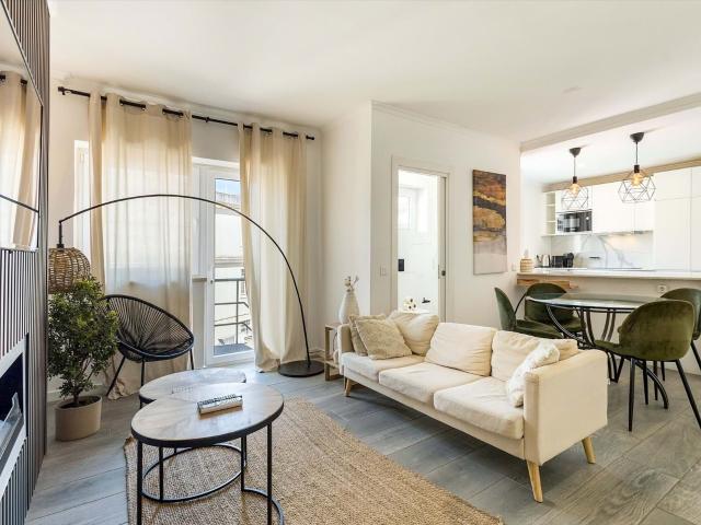 Apartamento T2 mobilado e equipado com Licença AL 80m² Santo António