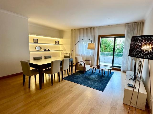 Apartamento T2 mobilado e equipado, inserido em condomínio de luxo