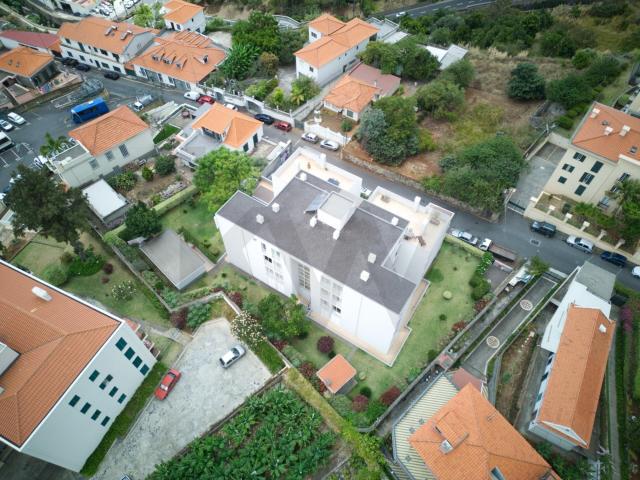 Apartamento T2 Mobilado e Equipado Inserido em Condomínio Fechado