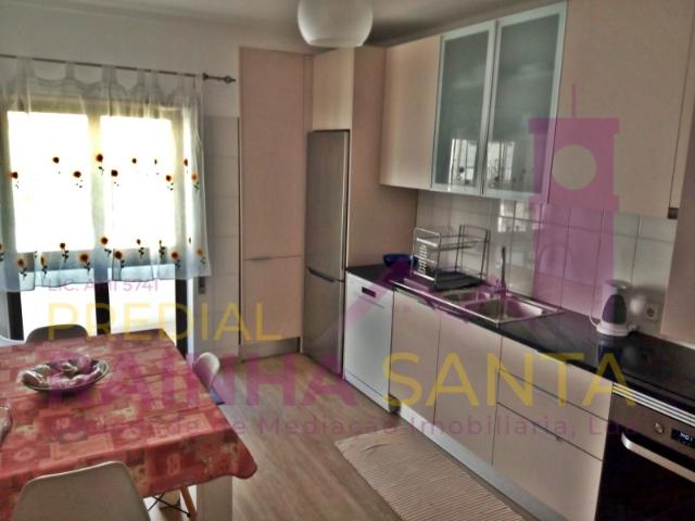 Apartamento T2 mobilado e equipado para arrendamento em Santa Clara, Coimbra, com vista para o Mondego