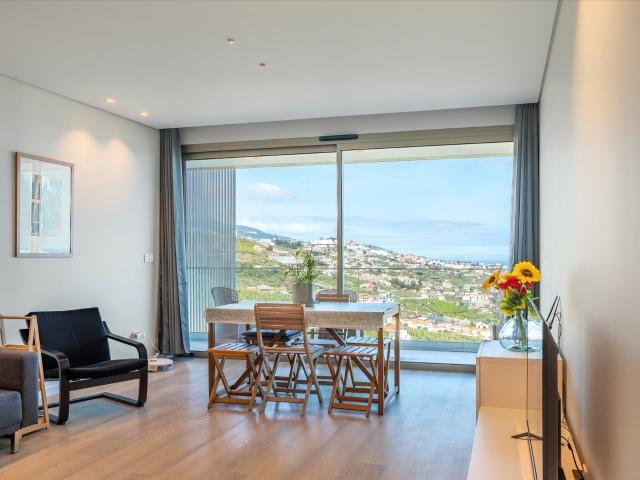 Apartamento T2 Mobilado e Equipado 141m² Estreito De Câmara De Lobos