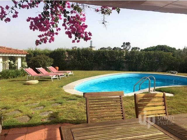 Apartamento T2 mobilado, inserido em moradia com jardim e piscina para arrendamento em Paço de Arcos
