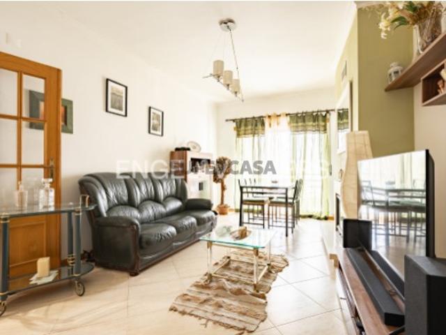 Apartamento T2 mobilado na Quinta do Texugo