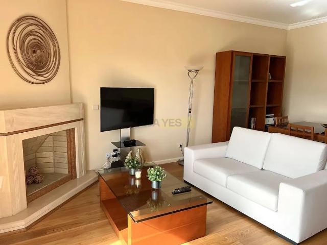Apartamento T2 mobilado para arrendamento a 250 metros da praia Estoril