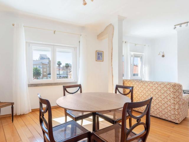 Apartamento T2 mobilado para arrendar no centro de Cascais