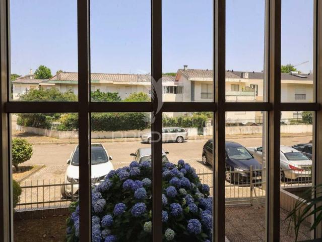 Apartamento t2 mobilado – perto do gaiashopping
