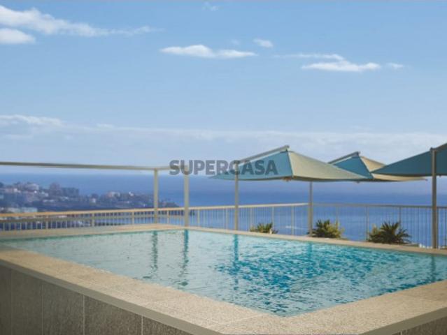 Apartamento T2 Moderno Câmara de Lobos com Vista Panorâmica e Piscina no Rooftop