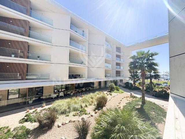 Apartamento T2 Moderno com Varanda e Piscinas no Condomínio. 109m² Olhão