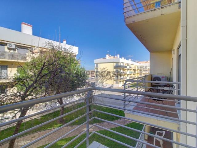 Apartamento T2 moderno com ampla varanda e decorado com qualidade para venda em VRSA